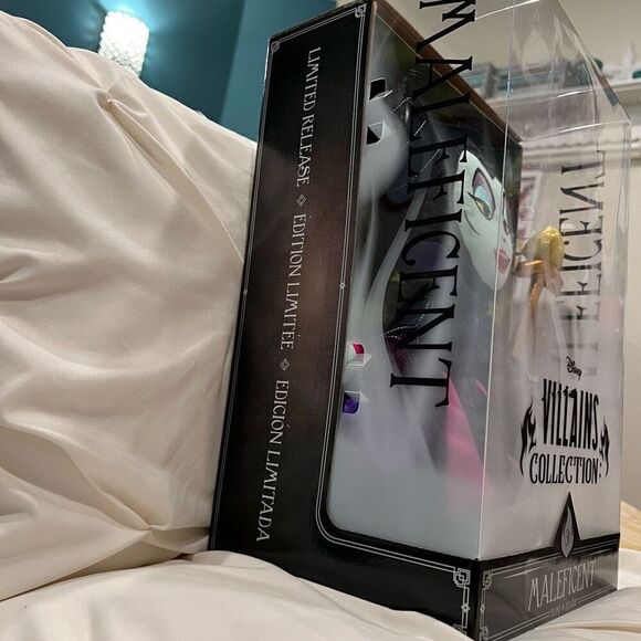 Disney Exclusive Villains Collection Maleficent 13” Sleeping Beauty Collectible - Picture 5 of 7